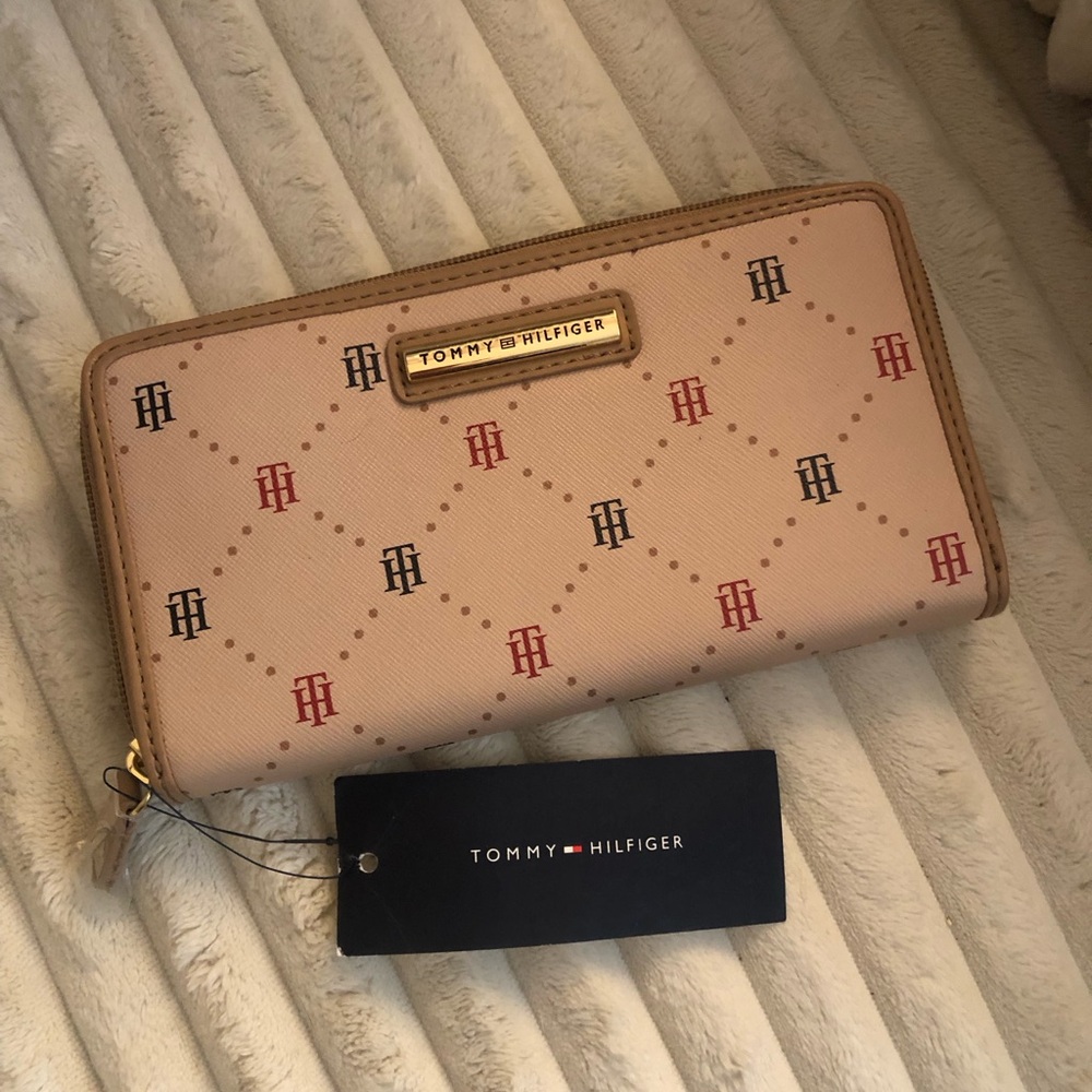 Tommy Hilfiger Wallet NWT